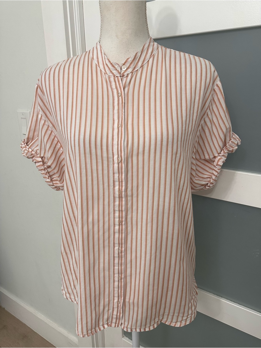 Xirena Striped Button Front Lightweight Top SZ Small Casual Designer Summer EUC